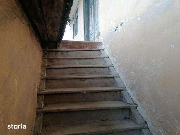 Teren intravilan cu casa musceleana - 2