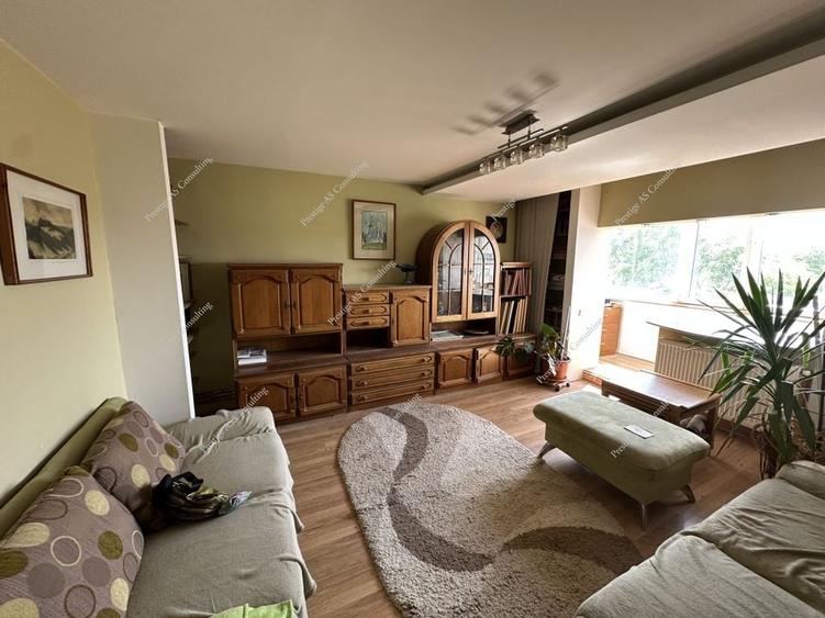 Apartament cu 3 camere decomandat în Girocului