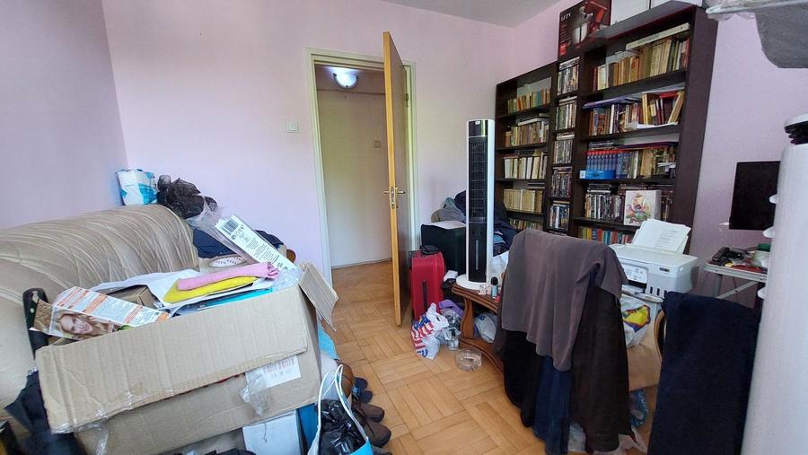 Apartament cu 4 camere semidecomandat în Titan