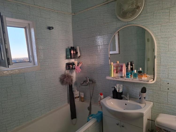 Apartament cu 3 camere semidecomandat, mobilat în Nădlac