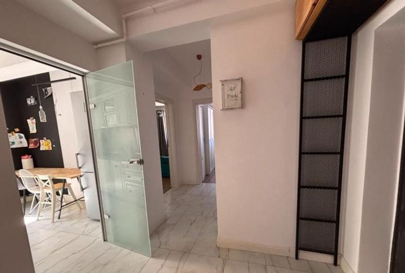 Apartament cu 3 camere decomandat, mobilat în Parcul Carol