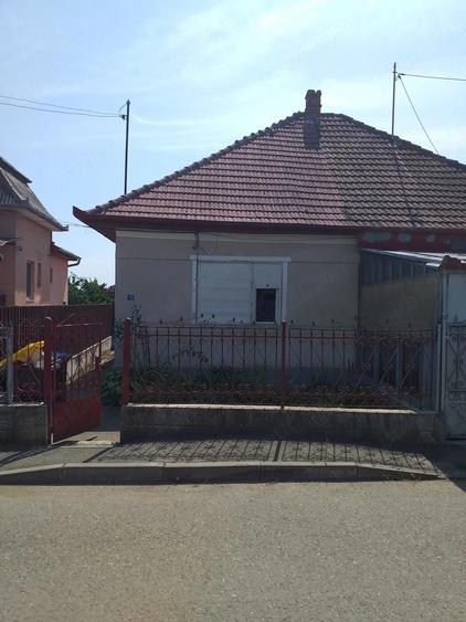 Casă cu 2 camere cu Teren 747 Mp în Central