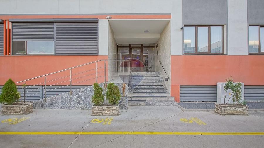 Apartament cu 3 camere decomandat, mobilat în Tractorul
