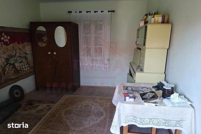 Casă cu 3 camere decomandat cu Teren 4636 Mp în Central