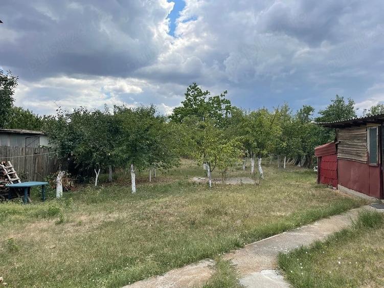 Casă cu Teren 1000 Mp în Teișori