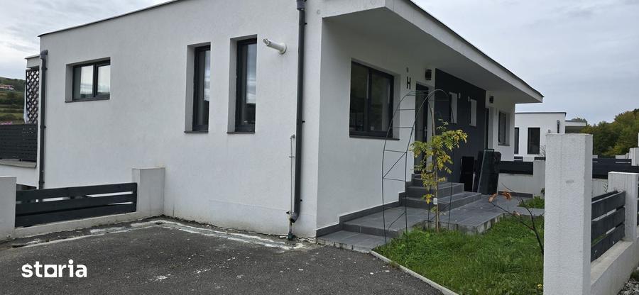 Casă cu 4 camere cu Teren 1000 Mp în Baciu
