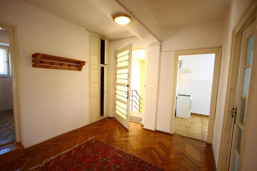 Apartament cu 3 camere decomandat, mobilat în Centrul Istoric