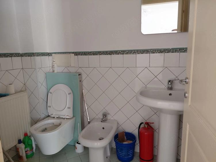 Spațiu comercial, de 30 mp, în P-ța Unirii