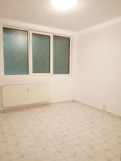 Apartament cu 3 camere decomandat în Drumul Taberei