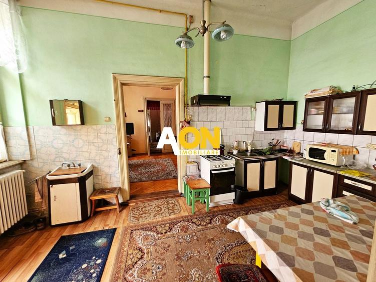Casă individuală cu 5 camere cu Canalizare în Central