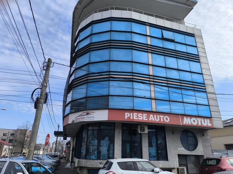 CENTRU ATELIERELOR -Spatiu comercial cu suprafata vitrata mare - 1