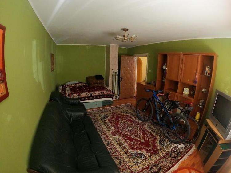 Apartament cu 4 camere decomandat în Central