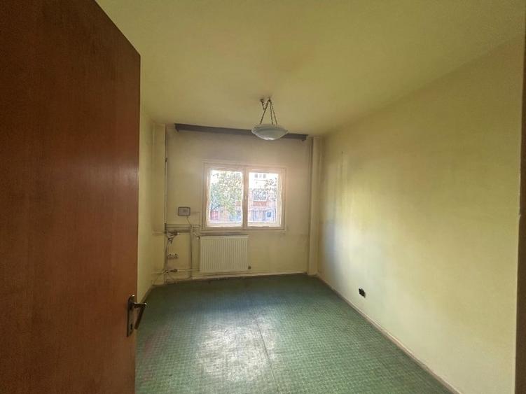 Apartament cu 3 camere decomandat, mobilat în Rahova