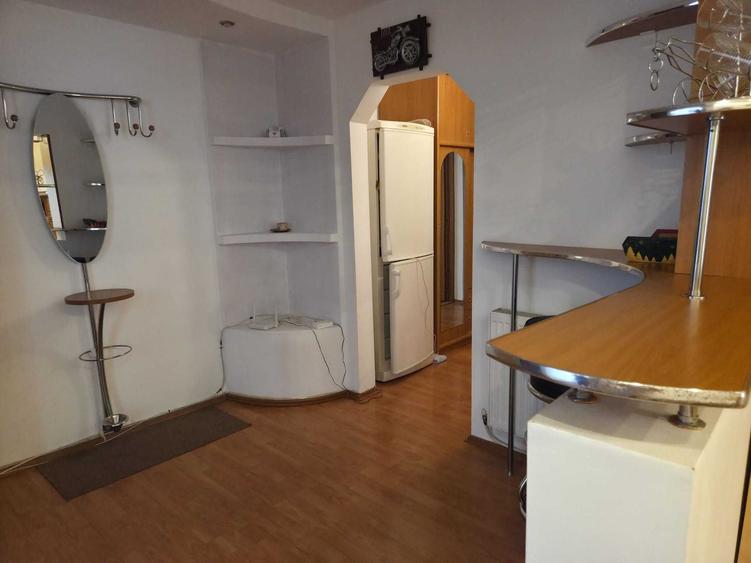 Apartament cu 3 camere decomandat în Milcov