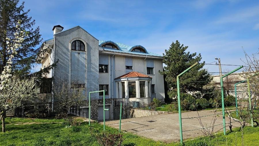 Casă individuală cu 5 camere cu Canalizare în Blejoi