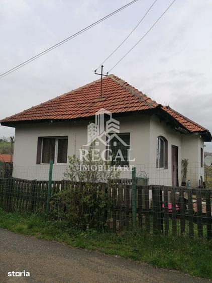 Casă cu 2 camere cu Teren 17600 Mp în Lelese