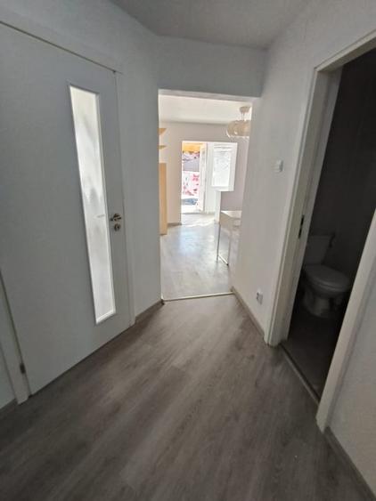 Birou, de 56.450000762939 mp, în Central