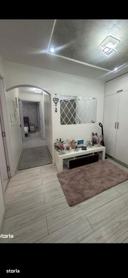 Apartament cu 3 camere, mobilat în Central