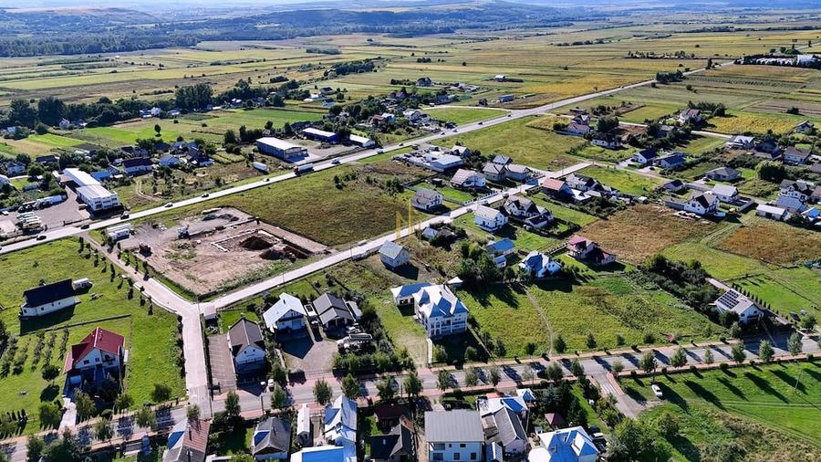Casă cu Teren 1700 Mp în Călinești (Dărmănești)