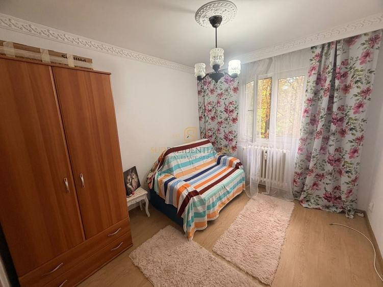 Apartament cu 3 camere semidecomandat în Berceni