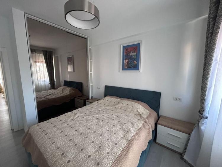 Apartament cu 3 camere semidecomandat, mobilat în Calea Severinului