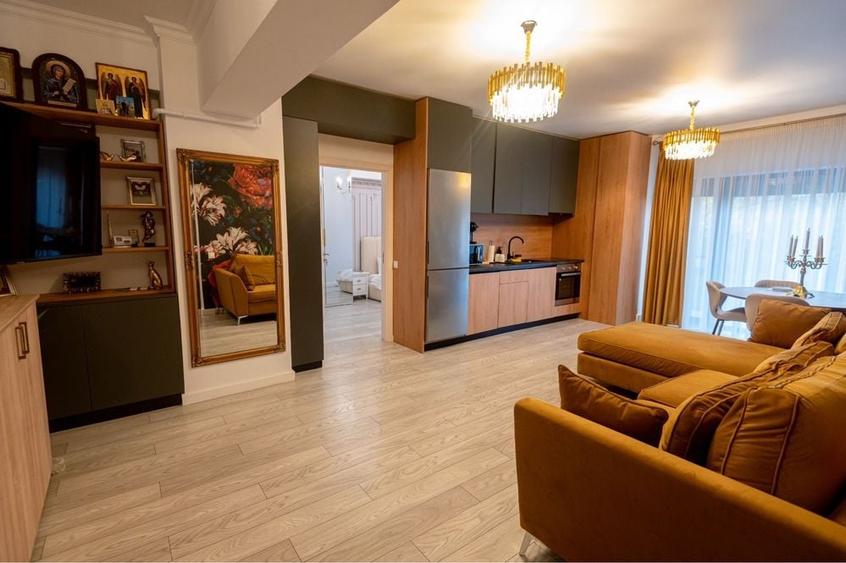 Apartament cu 3 camere decomandat în Faleză