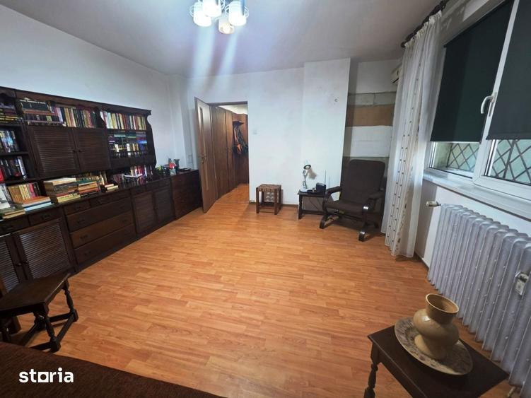 Colentina, intersectie Fundeni, bloc reabilitat, stradal, vedere fata - 8
