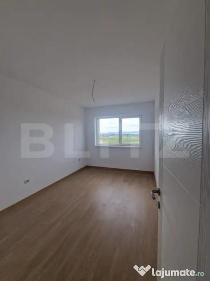 Apartament cu 3 camere decomandat în Sânpetru
