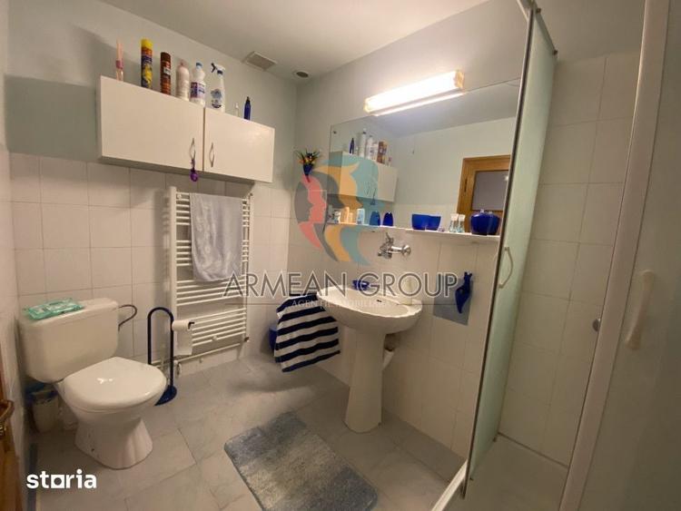 Casă cu 8 camere decomandat cu Teren 660 Mp în Central