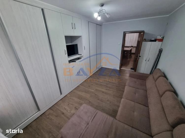 Apartament cu 3 camere decomandat în Săsar