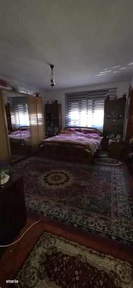 Casă cu 4 camere decomandat în Central
