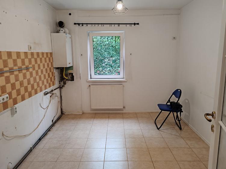 Apartament cu 3 camere decomandat în Astra