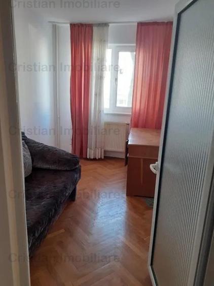 Apartament cu 4 camere semidecomandat în Obor