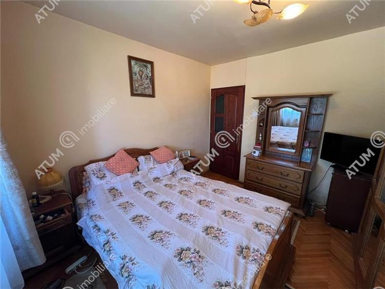 Apartament cu 3 camere decomandat, mobilat în Vasile Aaron