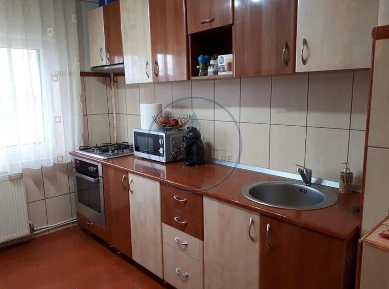 Apartament cu 3 camere decomandat în Calea Moldovei