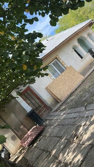 Casă individuală cu 5 camere cu Canalizare în Vlad Țepeș