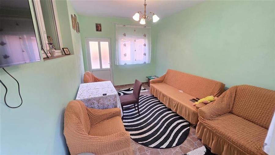 Casă individuală cu 7 camere cu Canalizare în Răcășdia