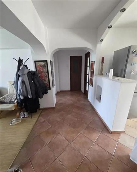 Apartament cu 3 camere decomandat în Centrul Civic