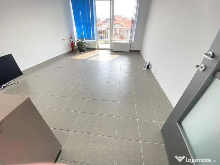 Spațiu comercial, de 90 mp, în Bujac