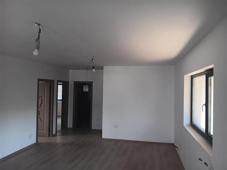 LA CHEIE! Visan Barnova CASA parter 100mp TEREN 400mp toate utilitatile - 9