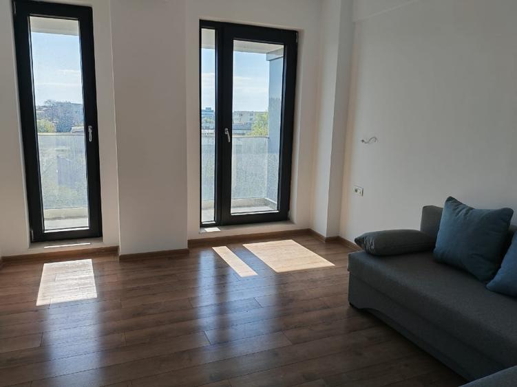 Apartament cu 3 camere semidecomandat în Central