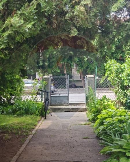 Apartament cu 2 camere decomandat, mobilat în Semicentral