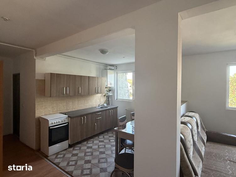 Apartament cu 4 camere decomandat în Est