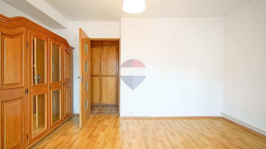 Apartament cu 3 camere decomandat în Gemenii