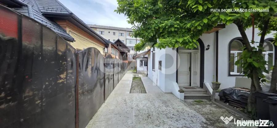 Casă cu 7 camere cu Teren 415 Mp în Central