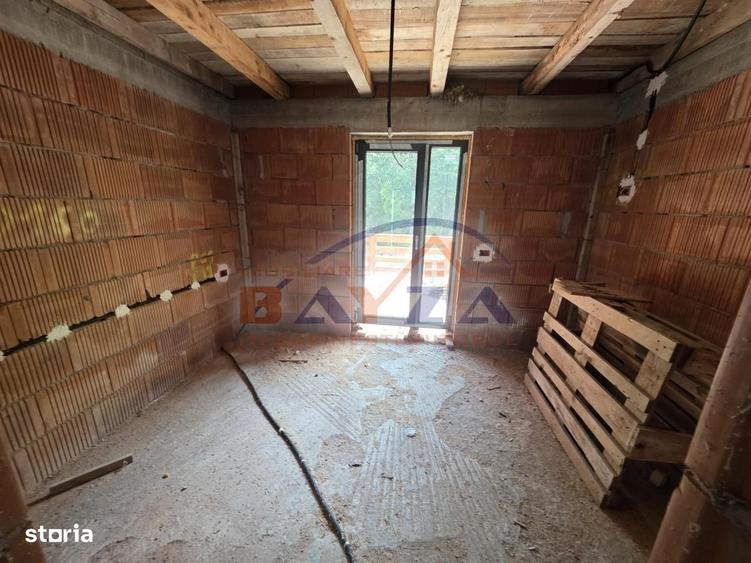 Casă cu 4 camere în Cărbunari