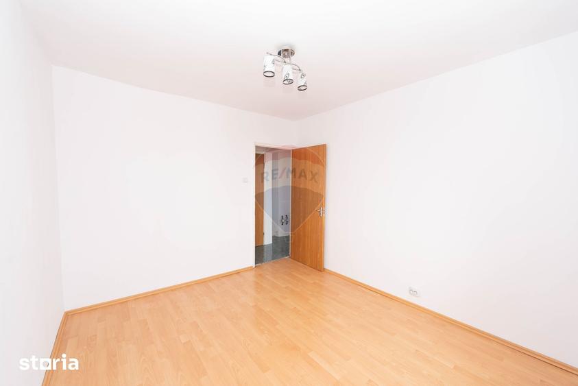 Apartament cu 3 camere decomandat în Crângași