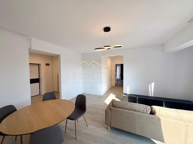 Apartament cu 3 camere semidecomandat, mobilat în Băneasa
