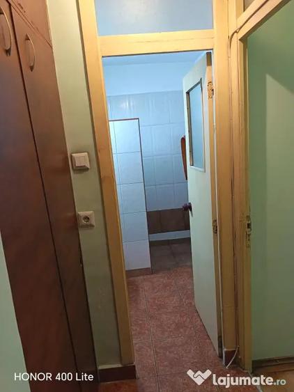 Apartament cu 4 camere decomandat în Mihai Bravu
