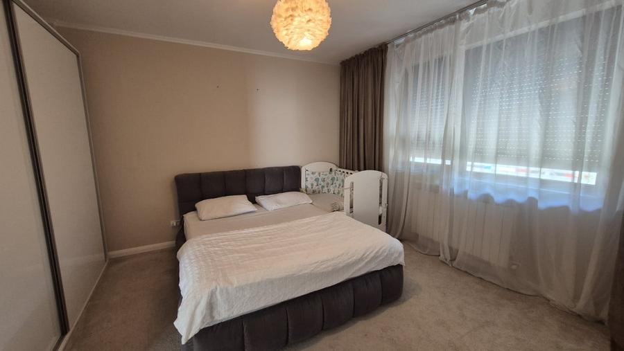Apartament cu 3 camere decomandat, mobilat în Central